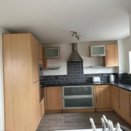 2 Bed Modern Apartment Swansea Buitenkant foto