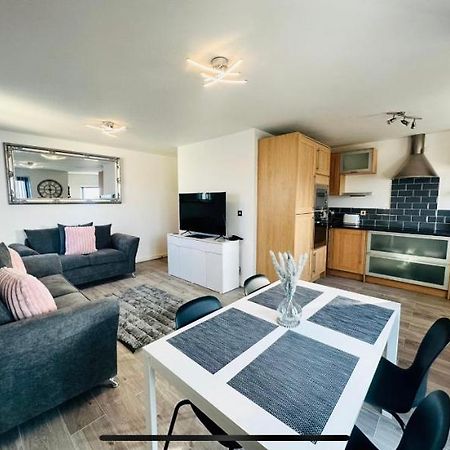 2 Bed Modern Apartment Swansea Buitenkant foto