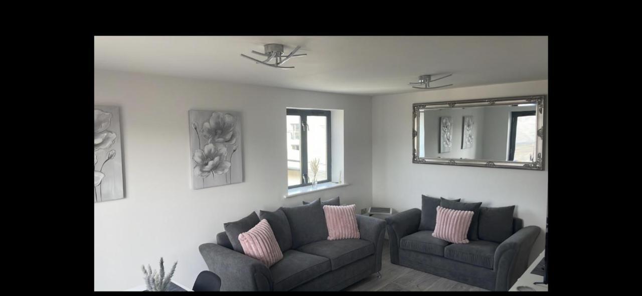 2 Bed Modern Apartment Swansea Buitenkant foto
