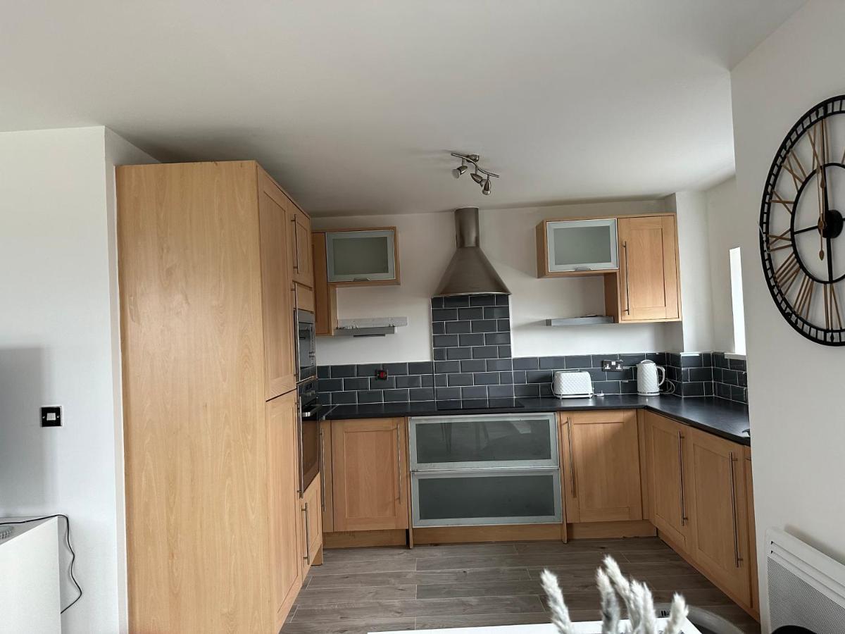 2 Bed Modern Apartment Swansea Buitenkant foto