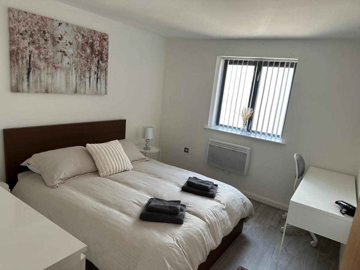 2 Bed Modern Apartment Swansea Buitenkant foto