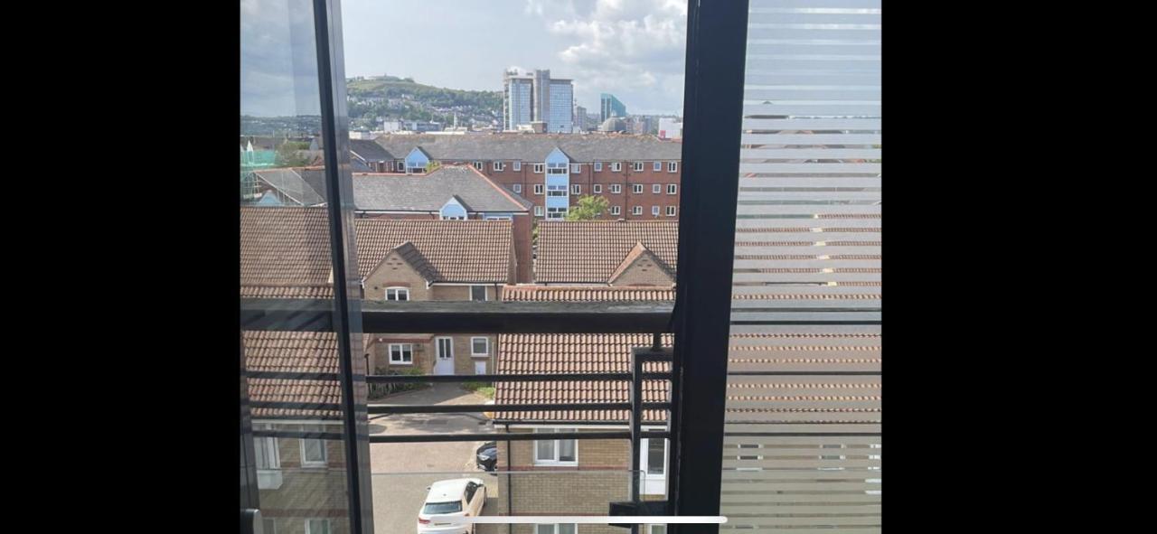 2 Bed Modern Apartment Swansea Buitenkant foto