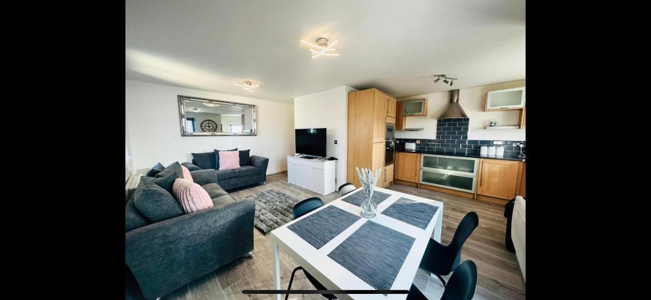 2 Bed Modern Apartment Swansea Buitenkant foto