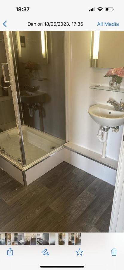 2 Bed Modern Apartment Swansea Buitenkant foto